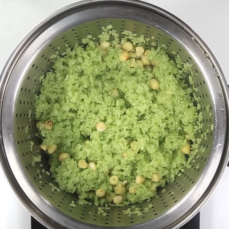 Step 2 Steaming Sticky Rice with Lotus Seeds and Pandan Leaves