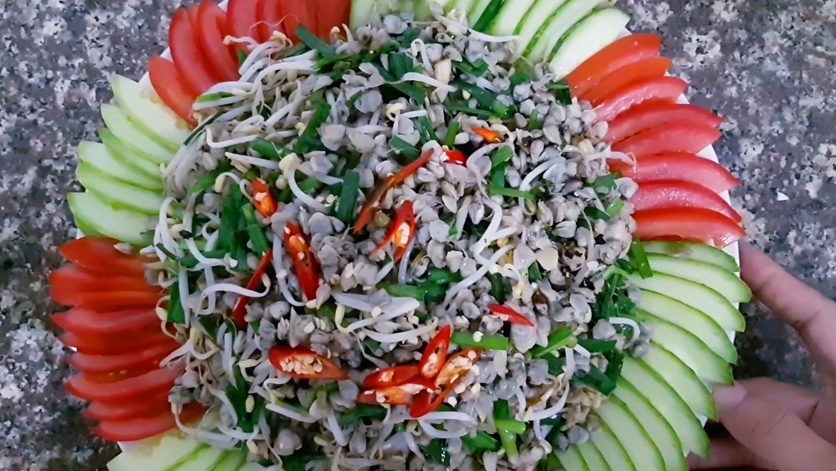 Stir-fried Clams with Bean Sprouts