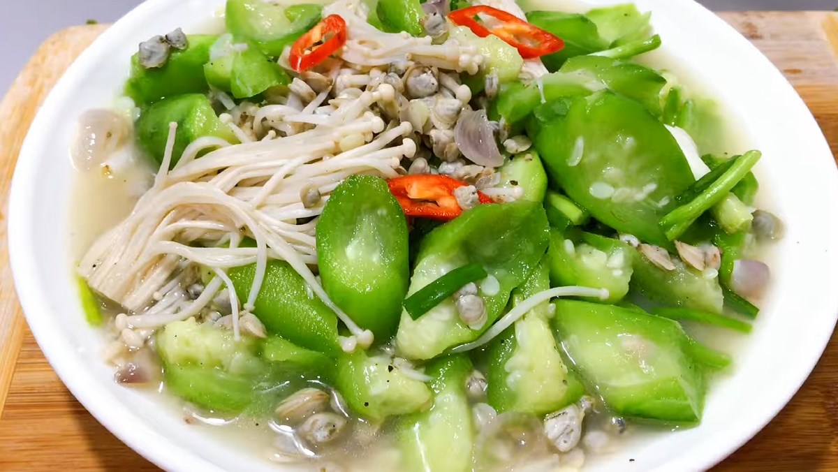 Stir-fried clams with gourd