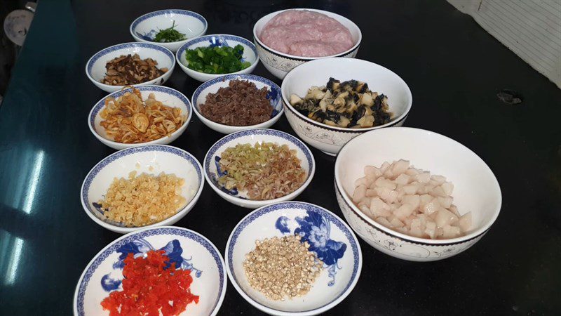 Ingredients for 2 ways to make grilled snail cake