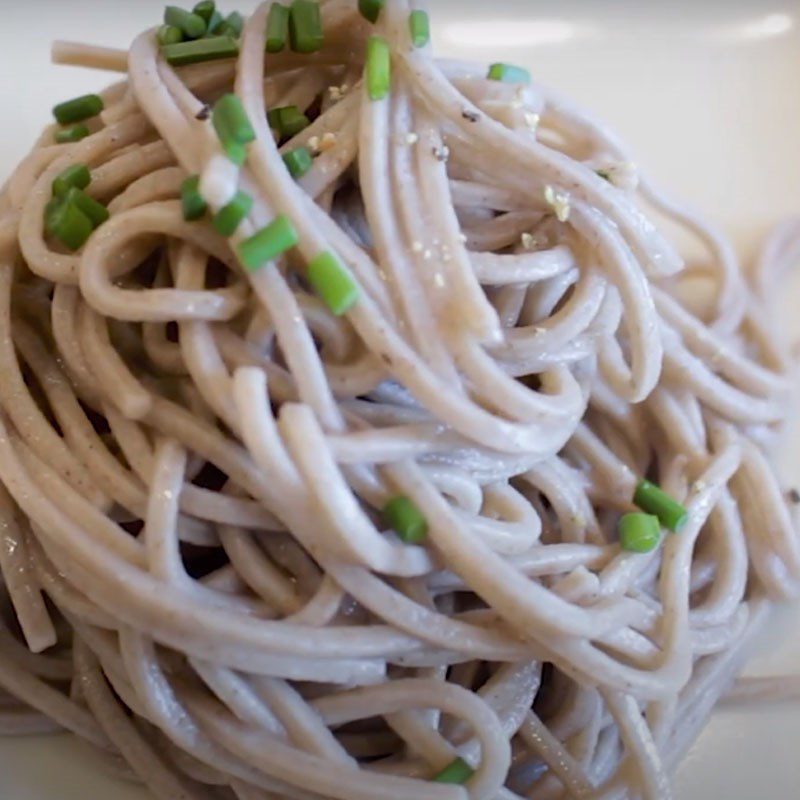 Step 5 Completion Soba noodles with chicken thigh mushrooms