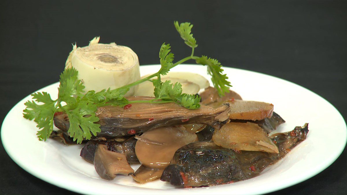 3 Ways to Make Unique and Simple Banana Flower Salad with Pepper, Tomato, and Galangal 33 Ginger Banana Flower Stew