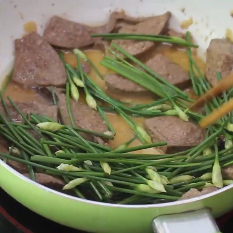 Step 5 Completion Chives Stir-fried Pork Liver