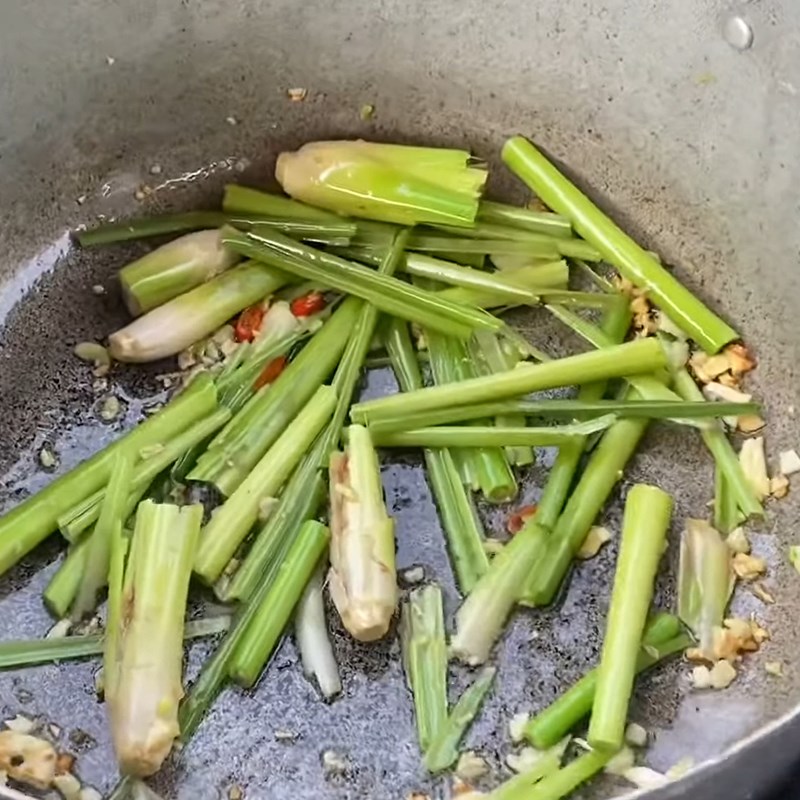 Step 4 Completion Steamed glass fish with lemongrass