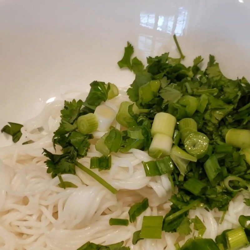 Step 5 Finish Beef noodle with tomatoes
