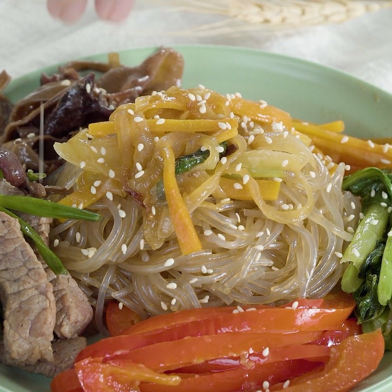 Step 6 Complete Korean colorful stir-fried vermicelli