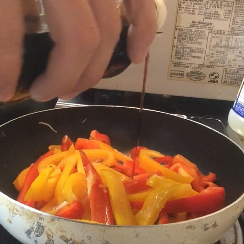 Step 3 Completion Stir-fried bell peppers