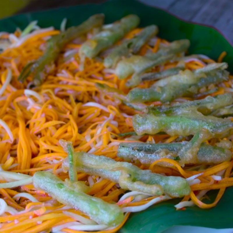 Step 6 Completing the crispy seaweed salad