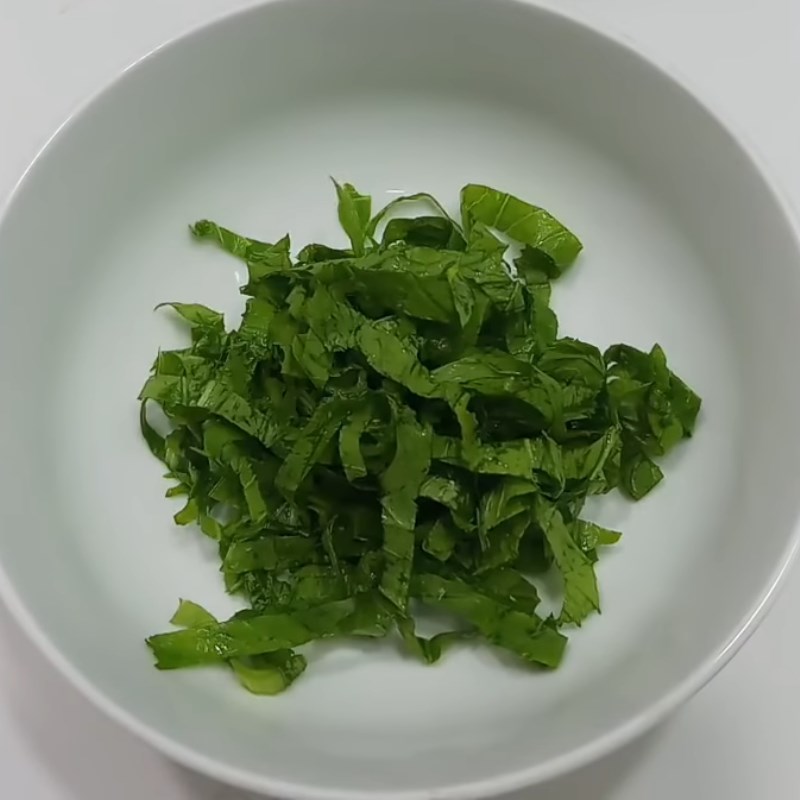Step 4 Completion Duck egg porridge with mustard greens