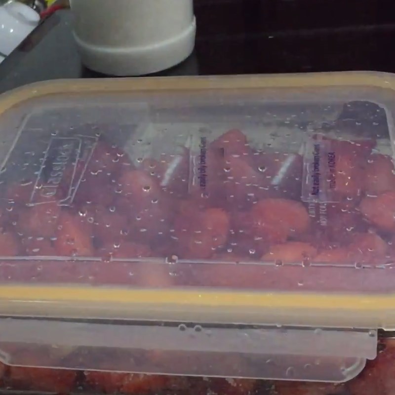 Step 3 Completion Sugar-soaked strawberries