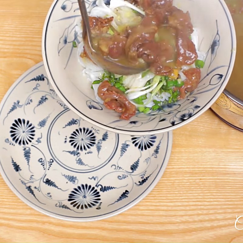 Step 5 Completing beef stew pho