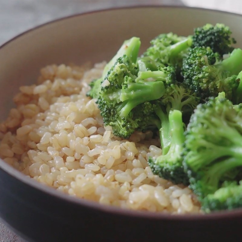 Step 5 Completion Stir-fried broccoli with chicken