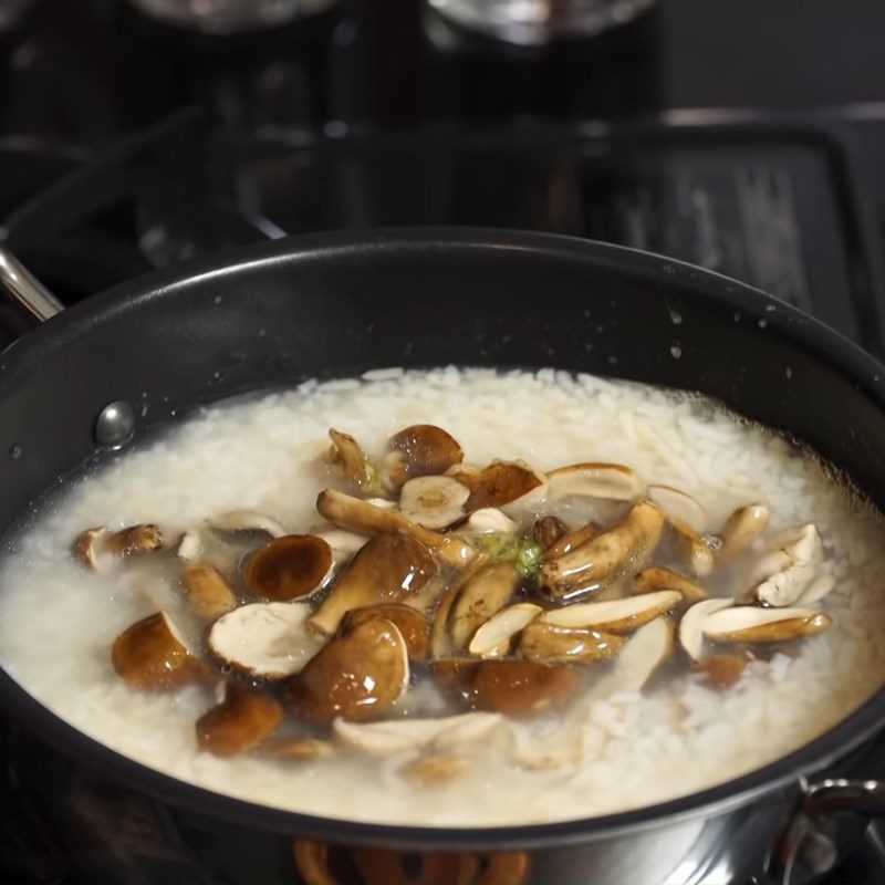 Step 3 Complete the mushroom porridge Vegetarian Tram mushroom porridge