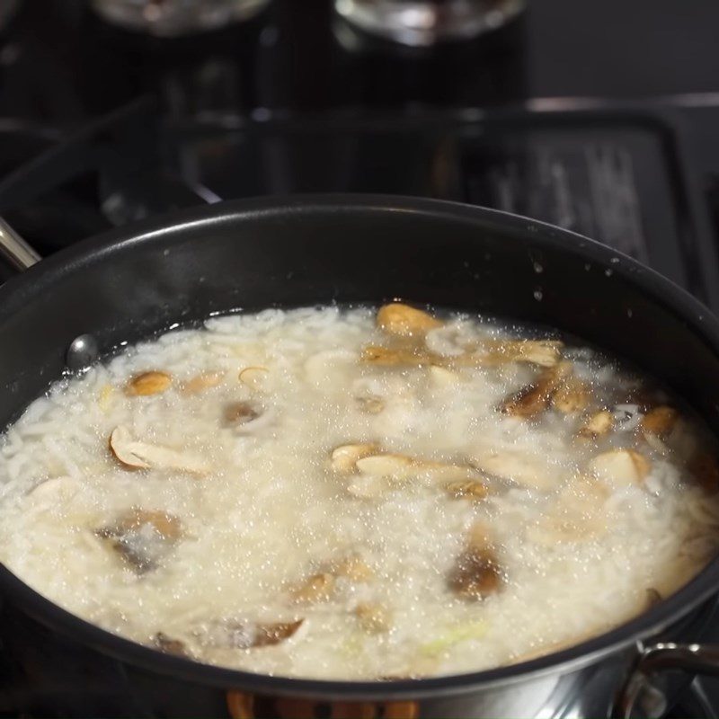 Step 3 Complete the mushroom porridge Vegetarian Tram mushroom porridge