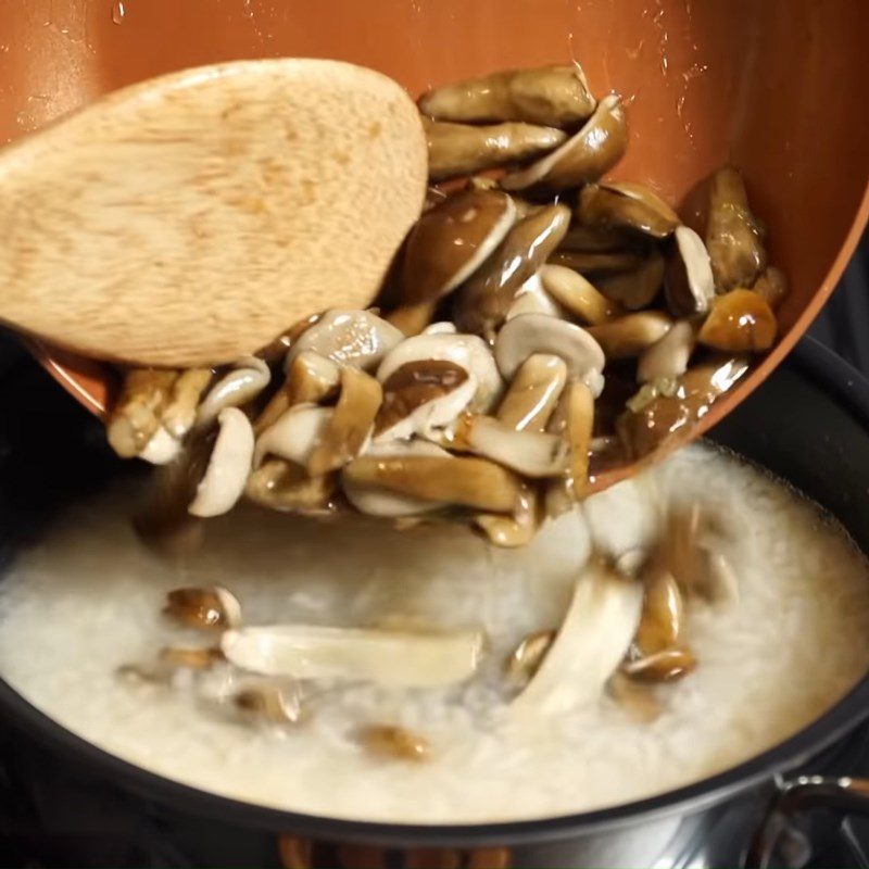 Step 3 Complete the mushroom porridge Vegetarian Tram mushroom porridge