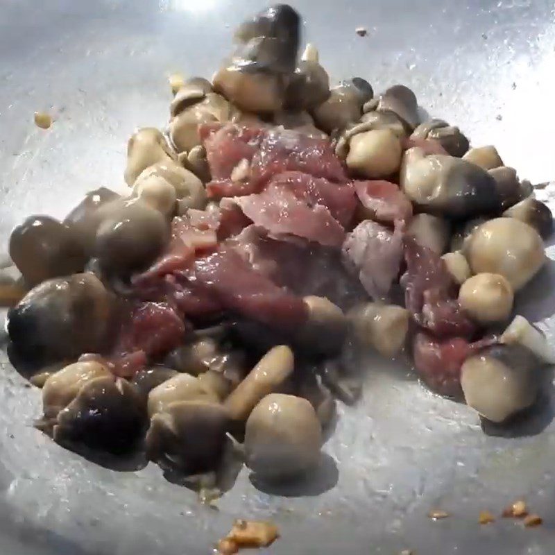 Step 4 Completing the dish of Stir-fried Straw Mushrooms with Beef
