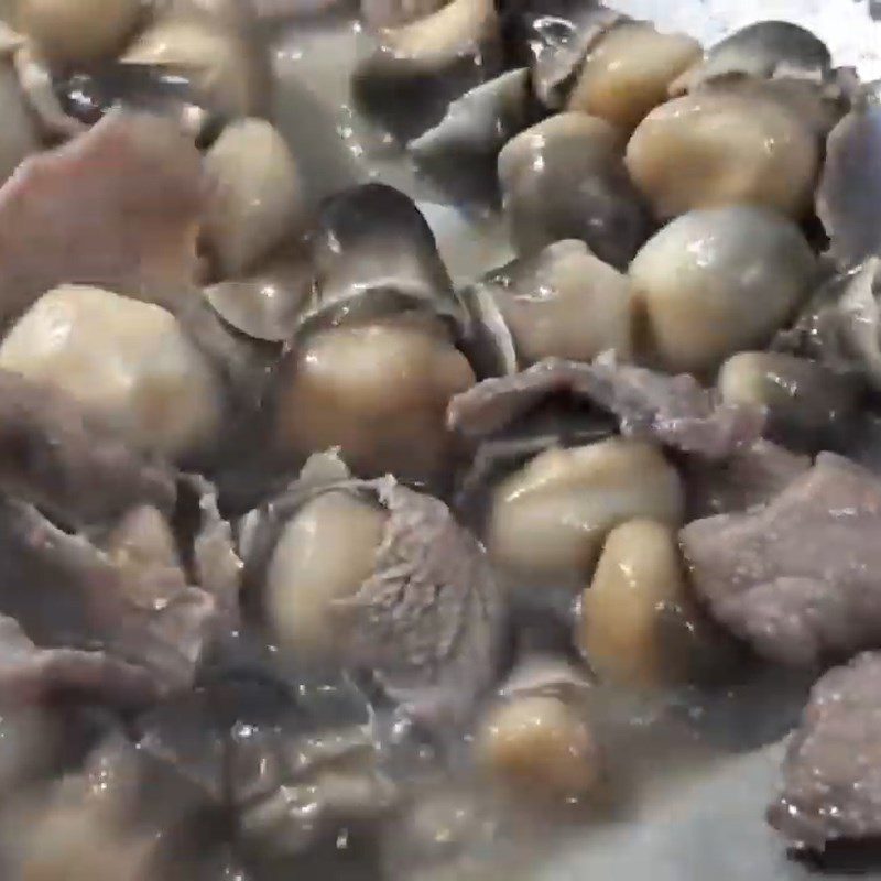Step 4 Completing the dish of Stir-fried Straw Mushrooms with Beef