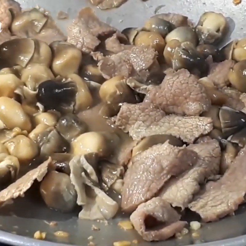 Step 4 Completing the dish of Stir-fried Straw Mushrooms with Beef