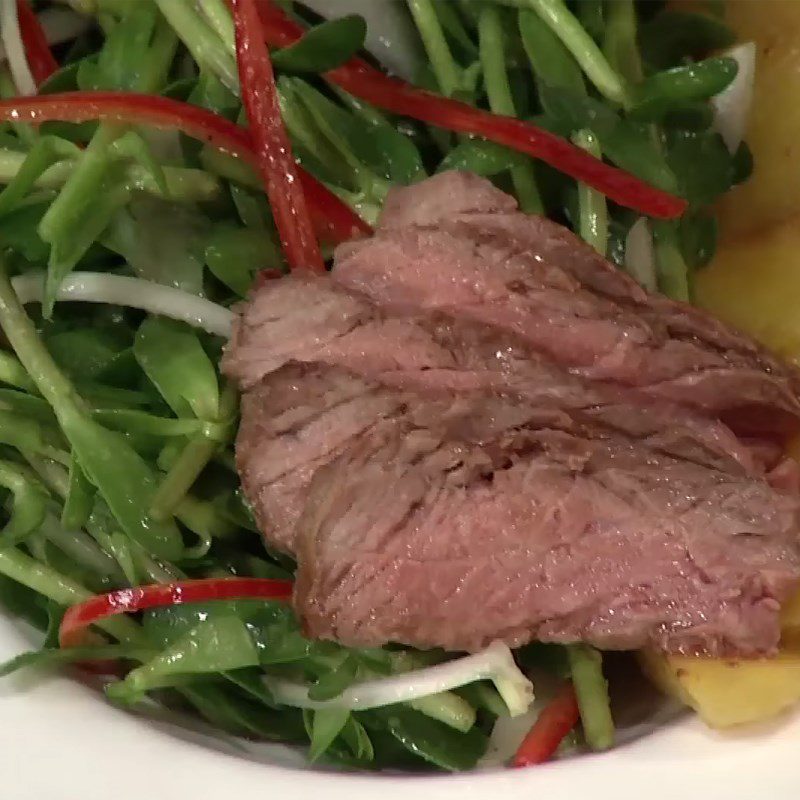 Step 5 Complete the salad Beef salad with bitter vegetables