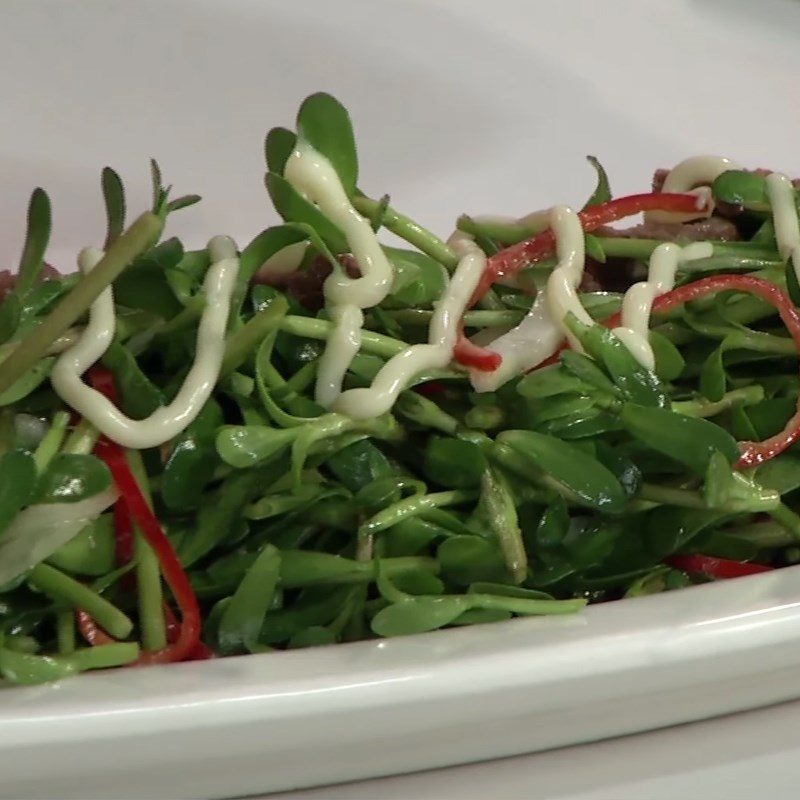 Step 5 Complete the salad Beef salad with bitter vegetables