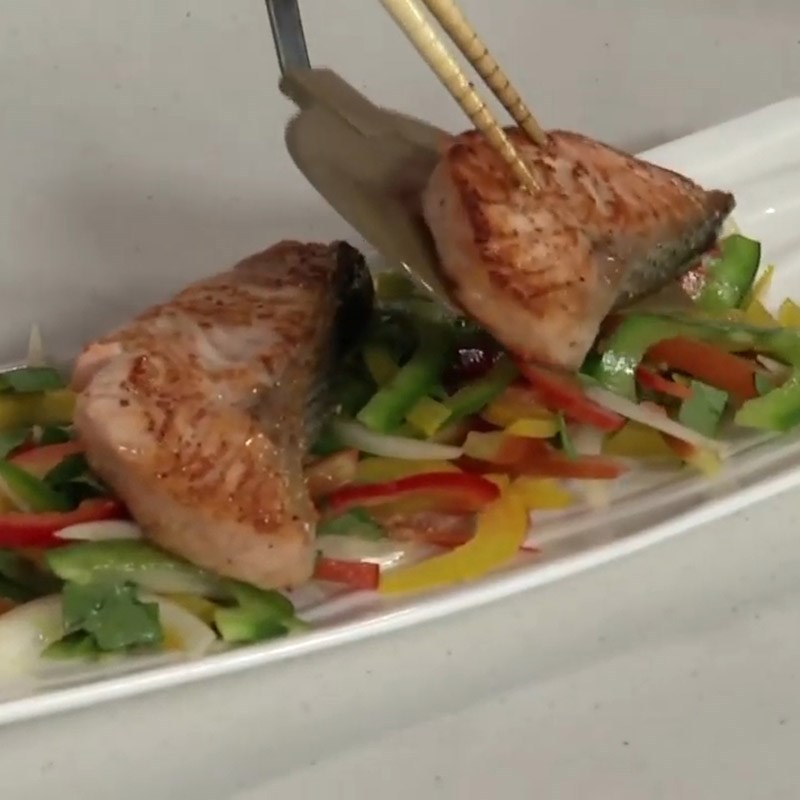 Step 5 Finish the salad Basil salmon salad