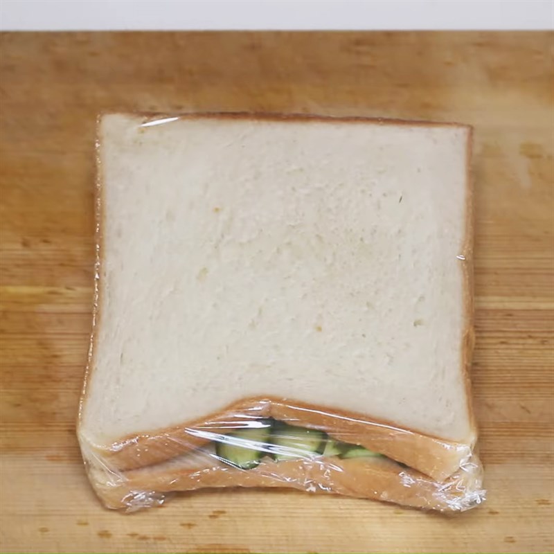 Step 3 Finish the tuna sandwich