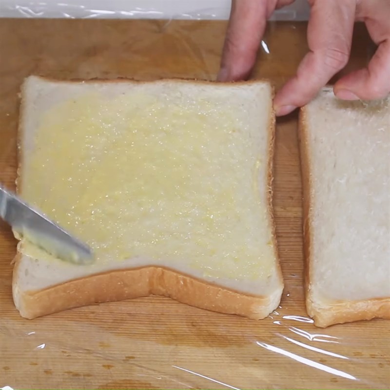 Step 3 Finish the tuna sandwich