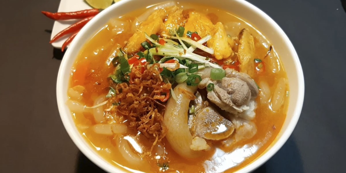 how to cook banh canh with delicious pork broth 09825