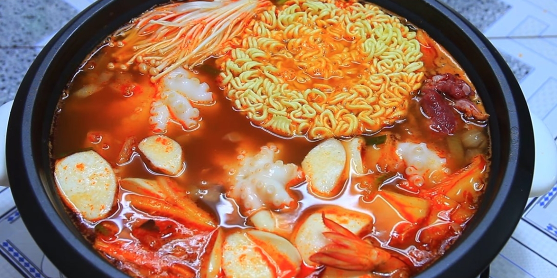 how to cook korean spicy seafood kimchi hotpot delicious 14570