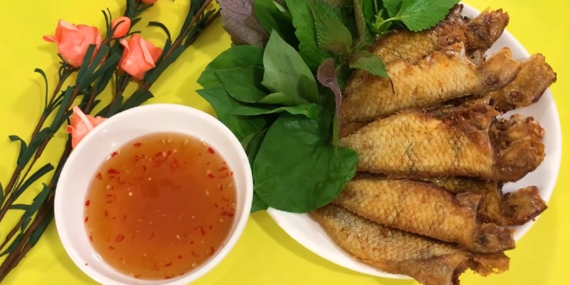 how to make crispy fried fish with spicy sauce delicious and fragrant 00367