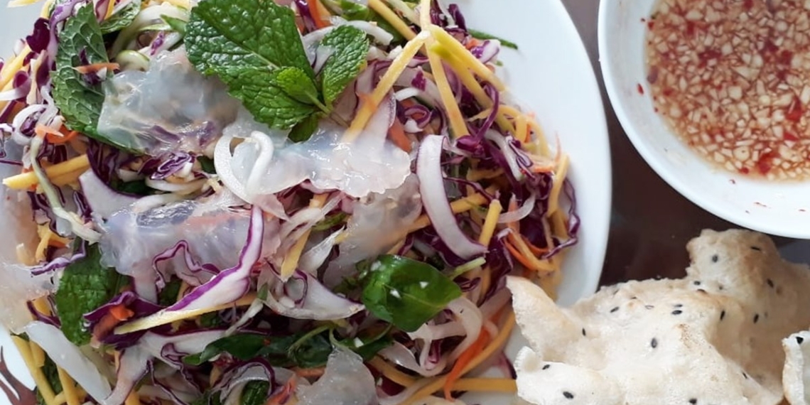 how to make crunchy green mango salad delicious and addictive 01406