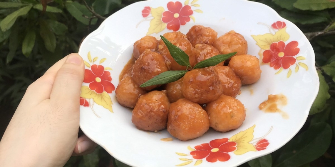 how to make fried fish balls from sticky rice with delicious sauce 12443