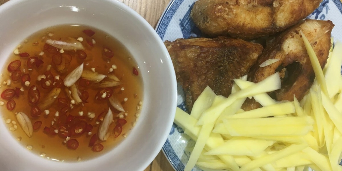 how to make fried pink salmon with sour sweet mango sauce delicious 07593