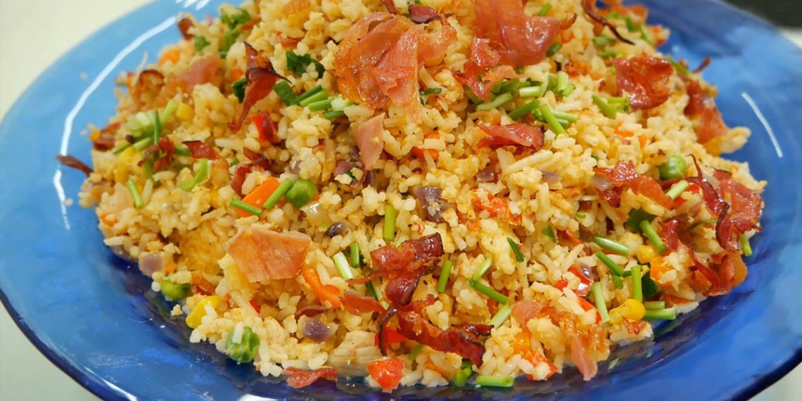 how to make fried rice with chicken and crispy skin 02791