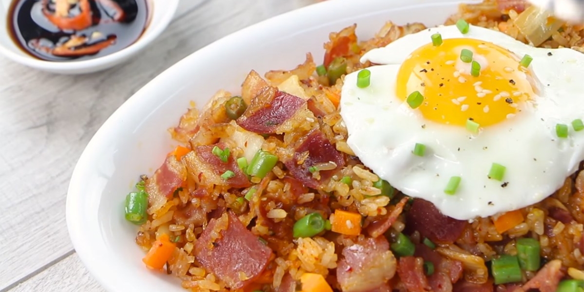 how to make fried rice with delicious smoky meat attractive to eat 00200