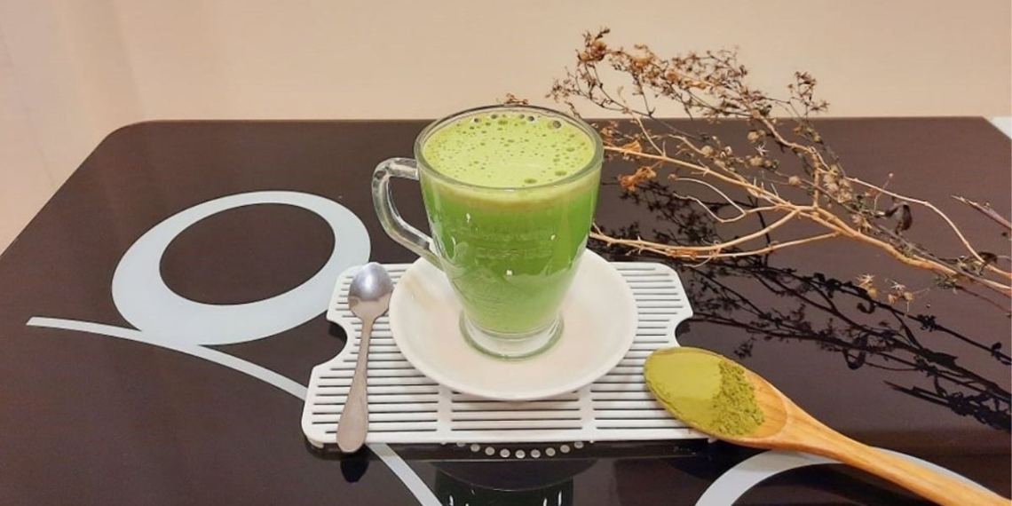how to make hot fragrant creamy matcha latte for cozy winter days 15487