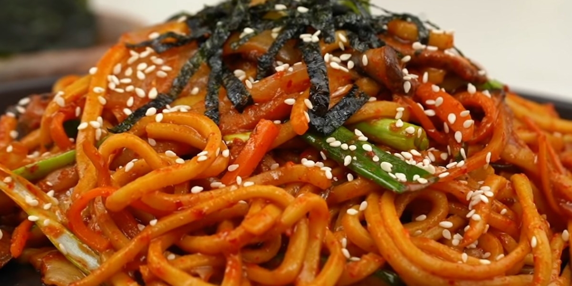 how to make kimchi fried noodles with vegetables for nutritious side dish 07483