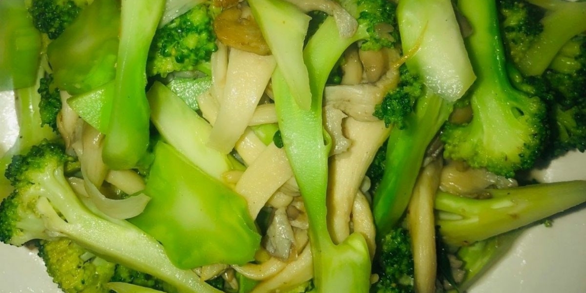 how to make stir fried broccoli with fragrant mushrooms delicious flavor for daily meal 14297