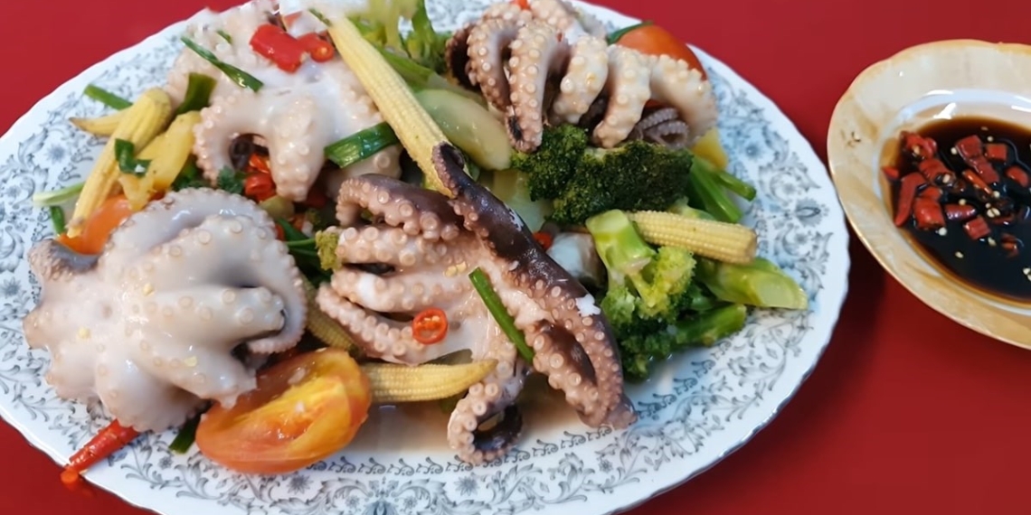 how to make stir fried octopus with various vegetables delicious and crispy 07785