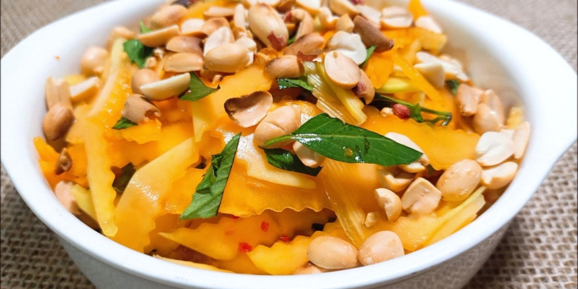 how to make sweet sour papaya salad delicious refreshing and stimulating 16230