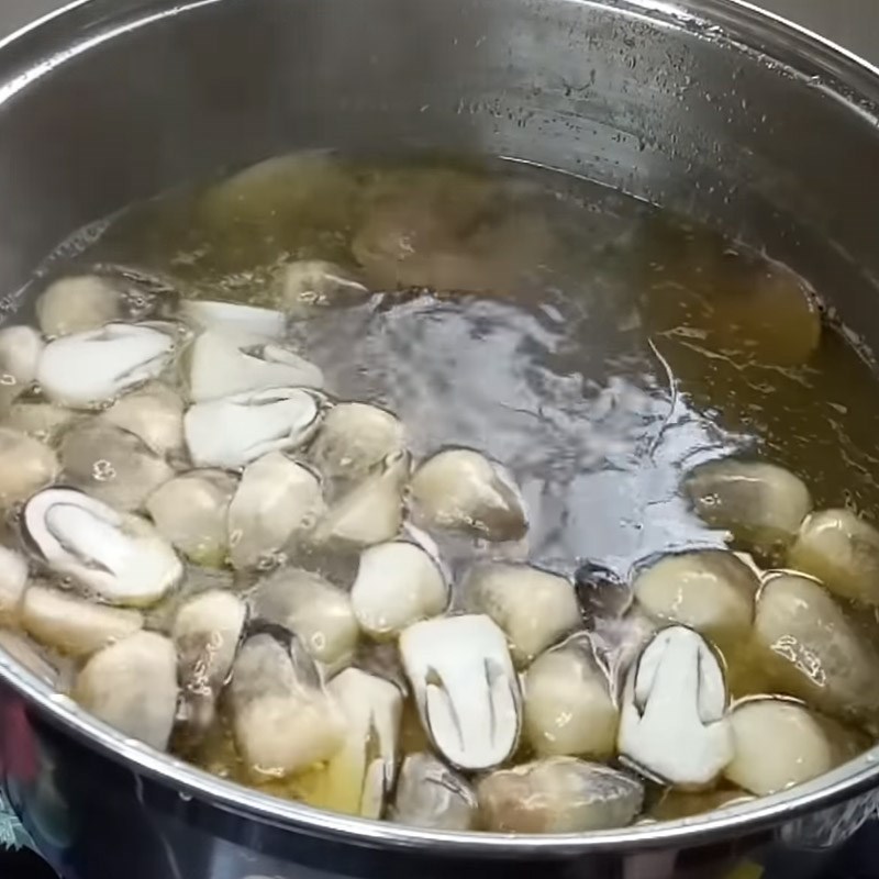 Step 4 Remove the chicken and prepare the broth Chicken mushroom noodle soup