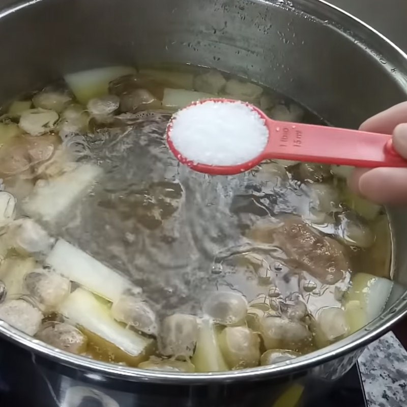 Step 4 Remove the chicken and prepare the broth Chicken mushroom noodle soup