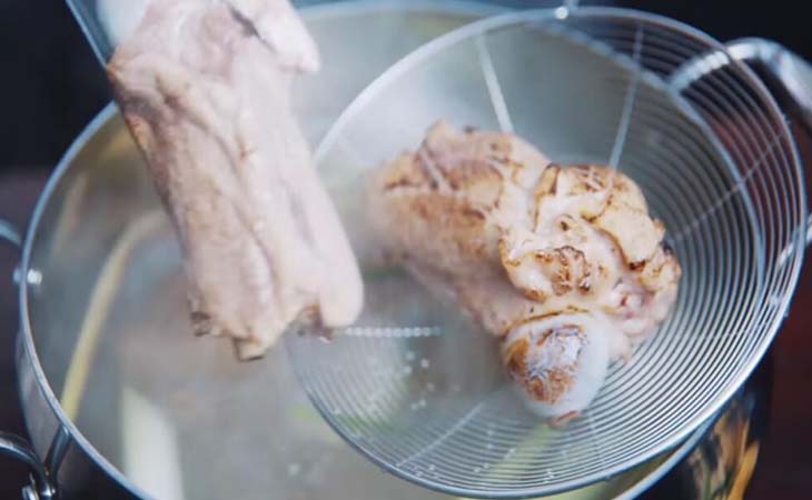 Step 1 Prepare the ingredients for Carp Hot Pot