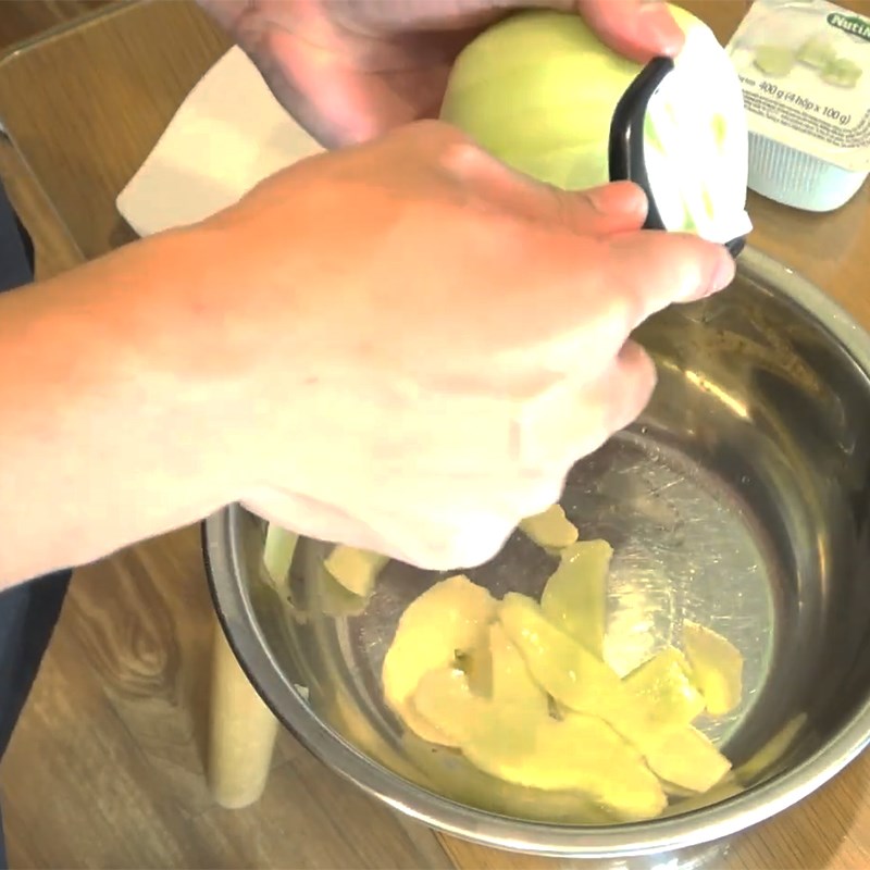 Step 1 Prepare melon for Melon Yogurt Smoothie
