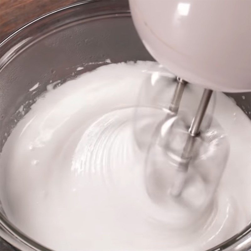 Step 2 Beat the candy mixture for chocolate-filled marshmallow candy