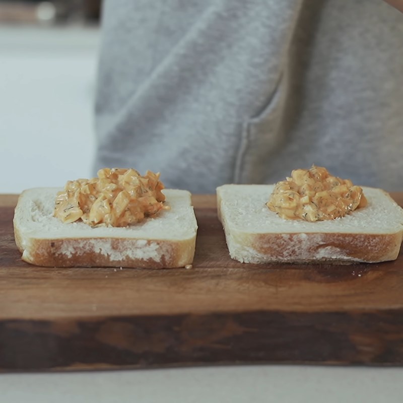Step 6 Assemble the Fried Shrimp Sandwich
