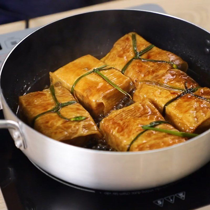 Step 4 Braise the tofu with coconut water Tofu with mushroom filling braised in coconut water