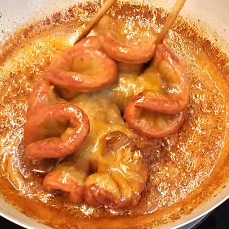 Step 4 Braised Beef Intestines Braised Beef Intestines in a frying pan