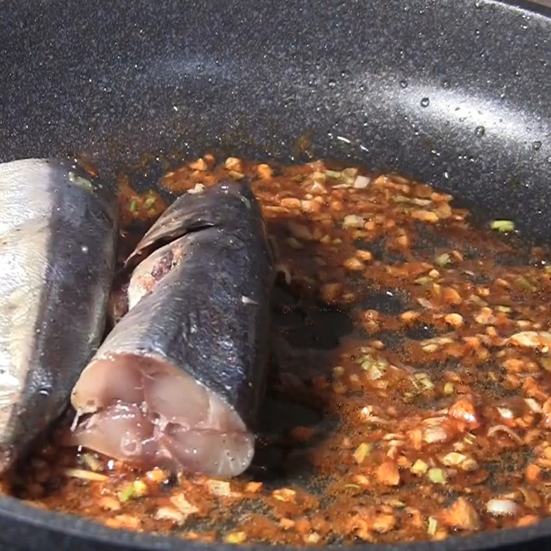 Step 4 Braised Mackerel with Pork Belly