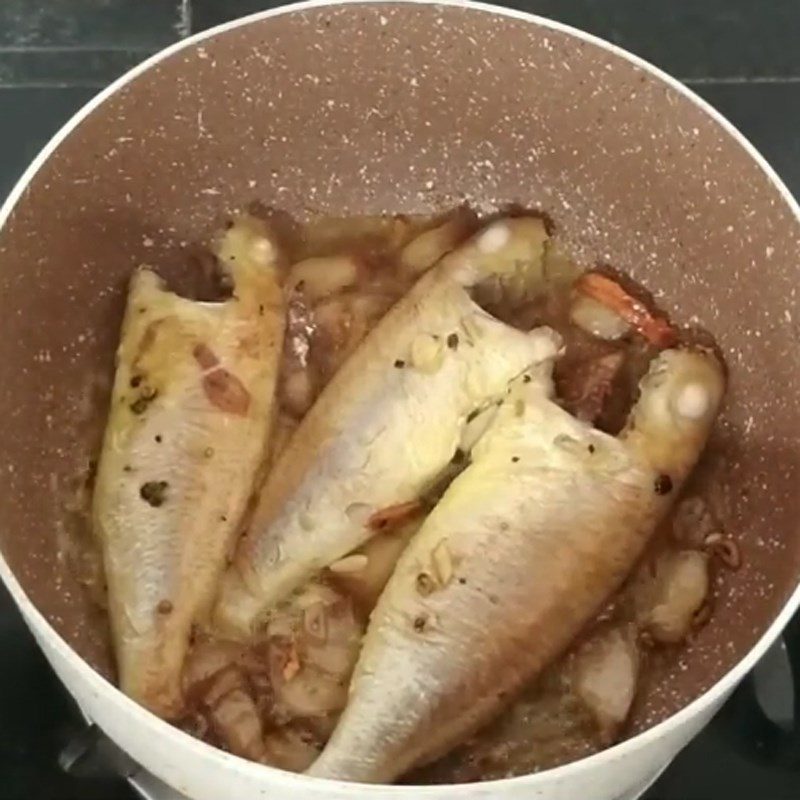 Step 4 Stew fish Hường stew